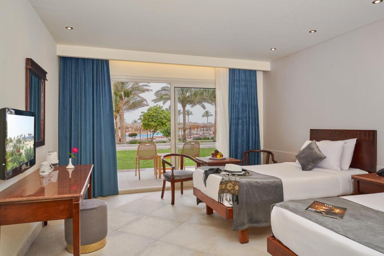 Three Corners Sea Beach Resort Baia di Coraya Esterno foto