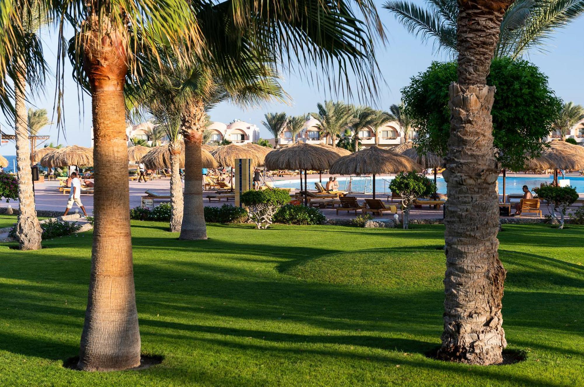 Three Corners Sea Beach Resort Baia di Coraya Esterno foto